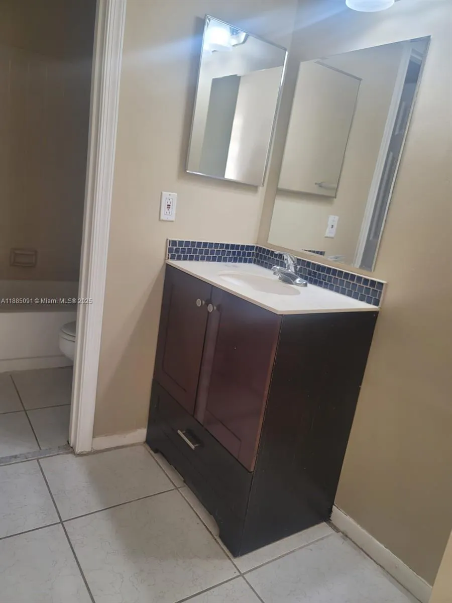 415 NW 210th St, #206