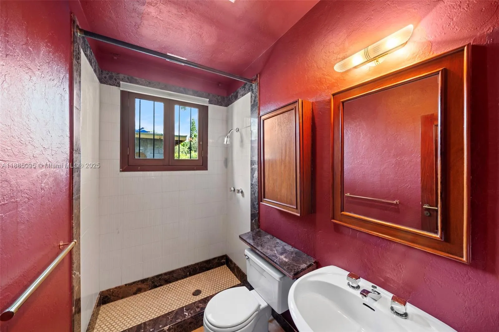 225 Alesio Ave