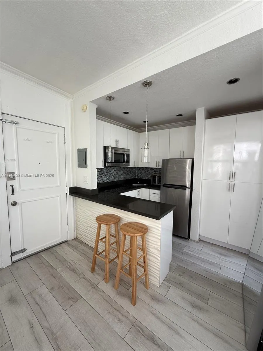 119 Menores Ave, #11