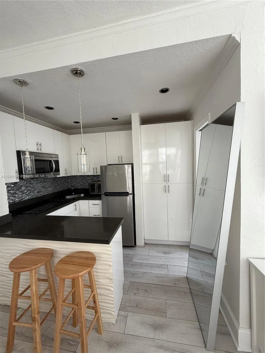 119 Menores Ave, #11