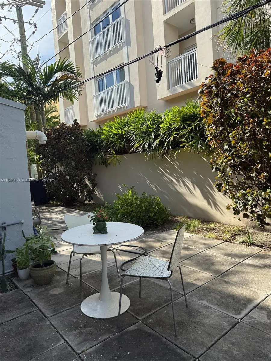 119 Menores Ave, #11