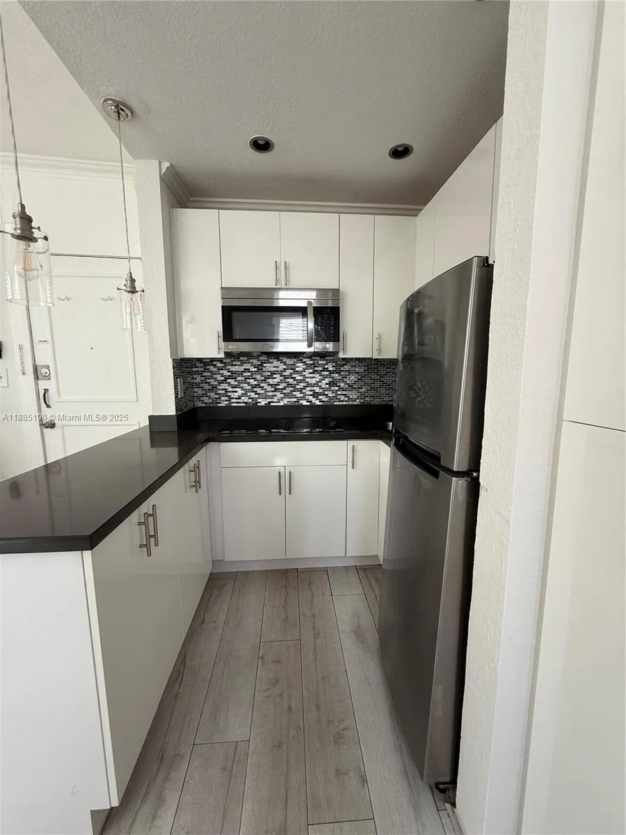 119 Menores Ave, #11