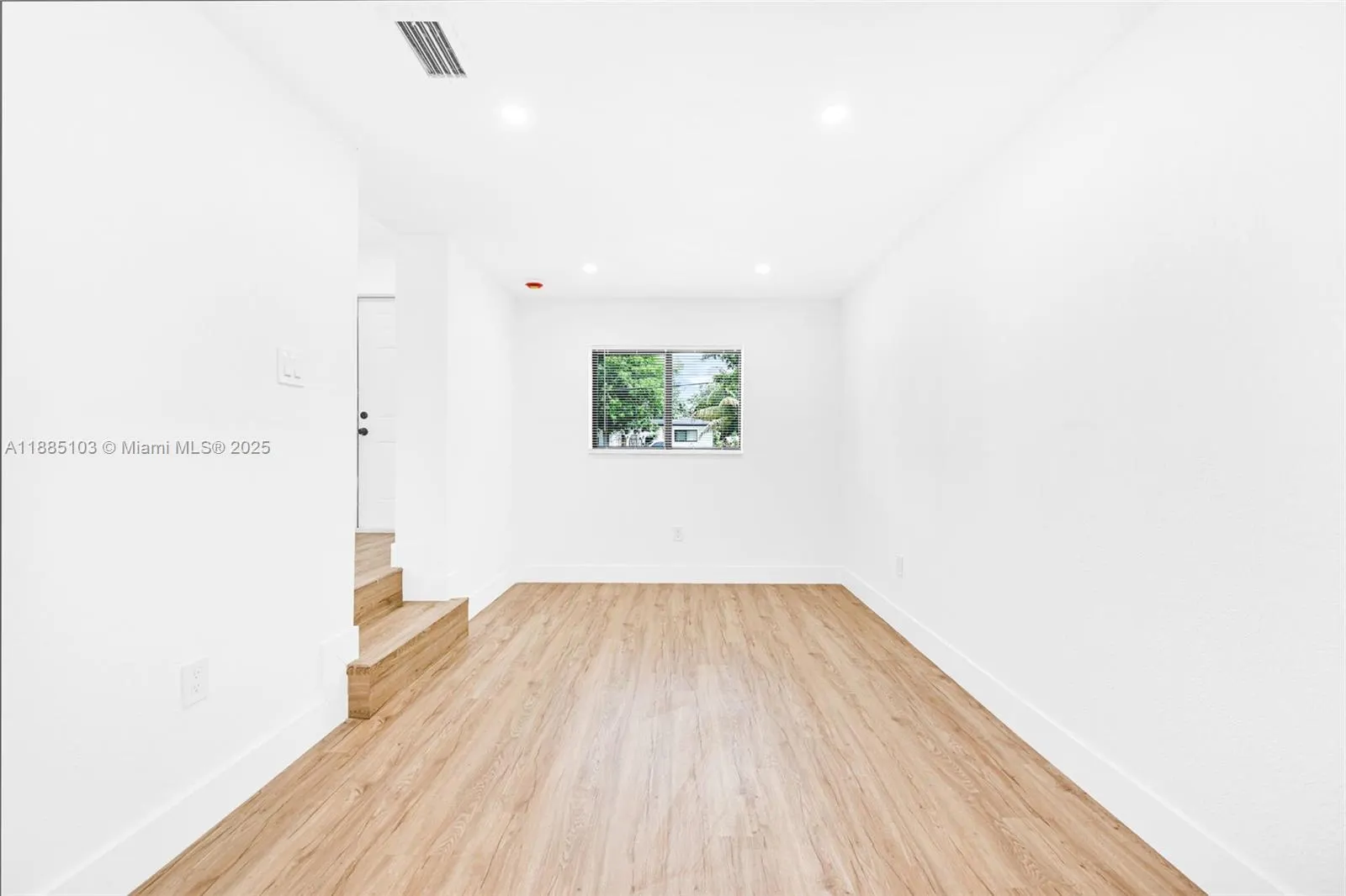 82 NE 117th St