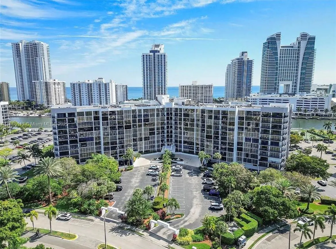 600 Parkview Dr, #228