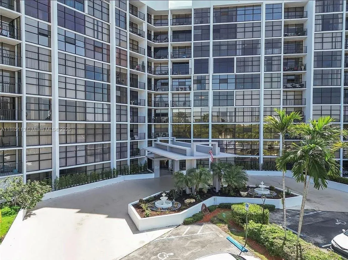 600 Parkview Dr, #228
