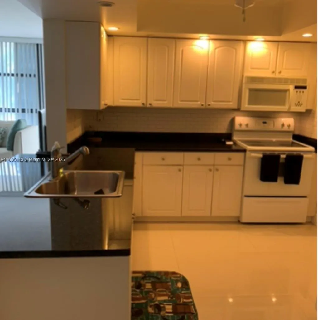 600 Parkview Dr, #228