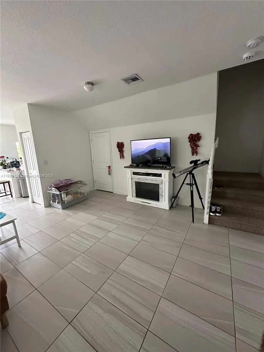 1238 NW 4th Ln, #0