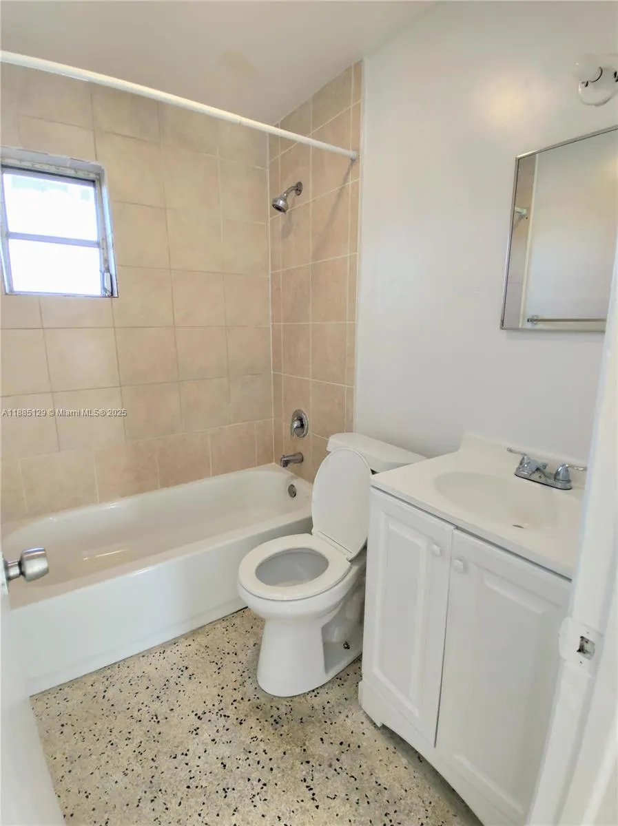921 SW 7th St, #5
