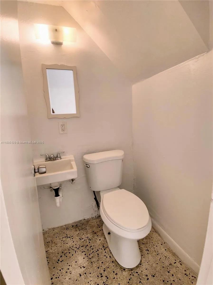 921 SW 7th St, #5