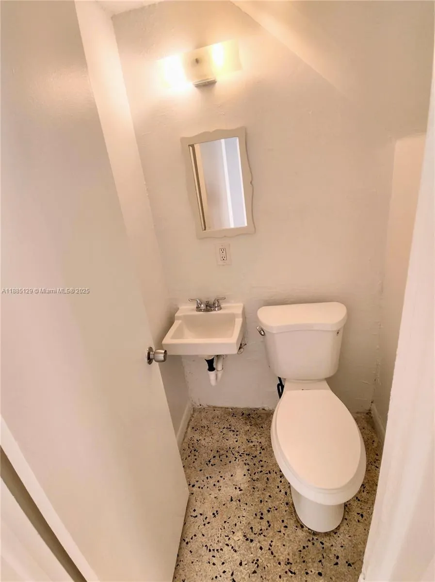 921 SW 7th St, #5