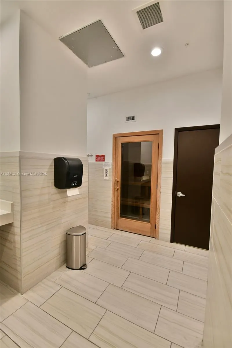2080 S Ocean Dr, #1111