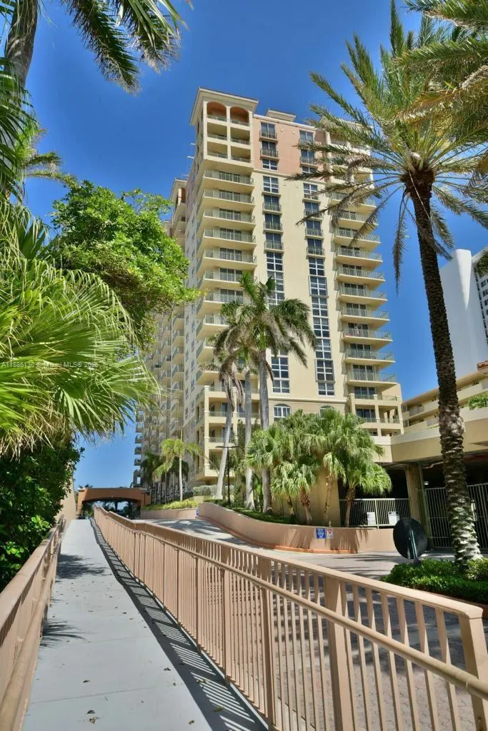 2080 S Ocean Dr, #1111