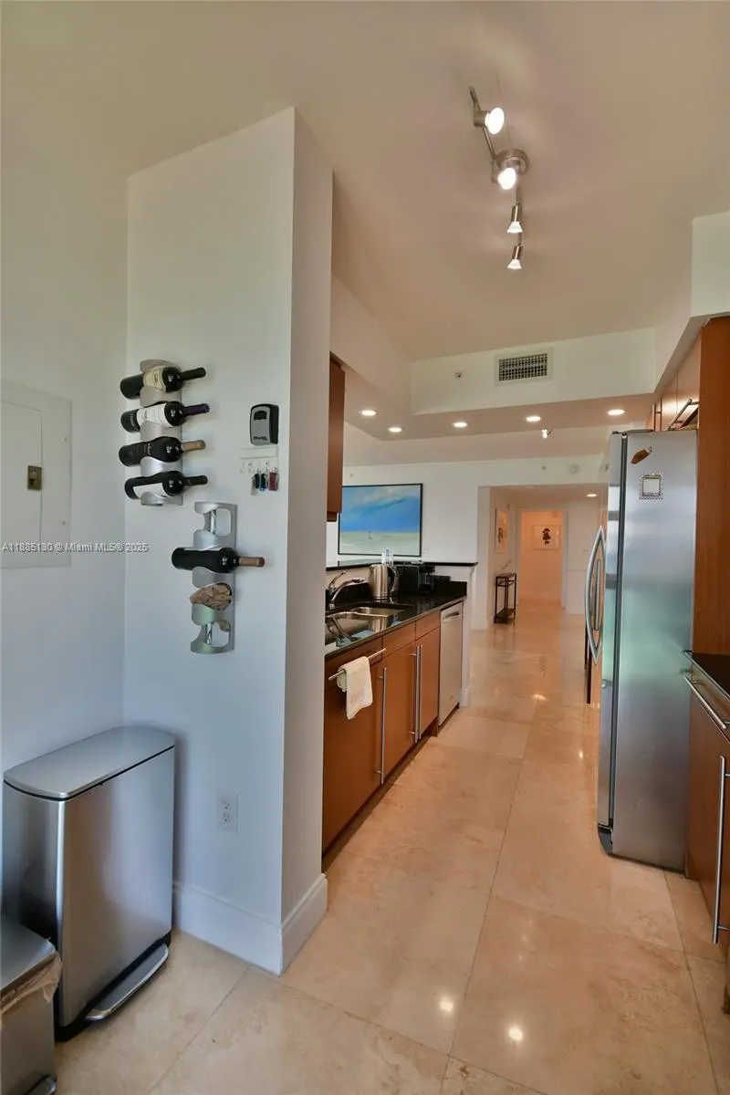 2080 S Ocean Dr, #1111
