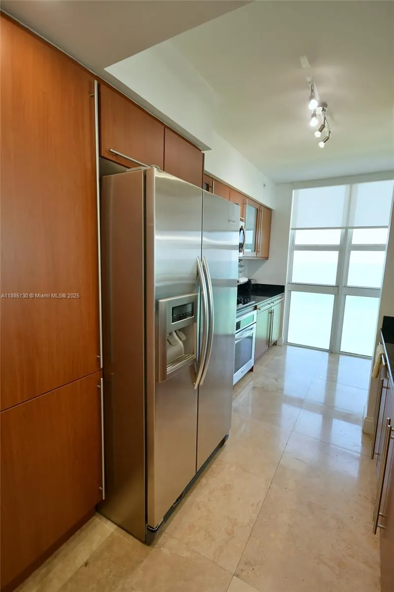 2080 S Ocean Dr, #1111