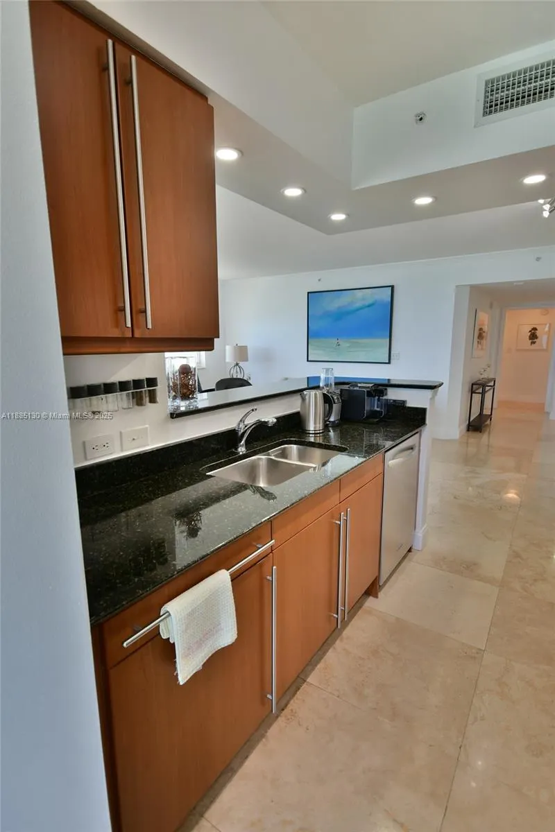 2080 S Ocean Dr, #1111