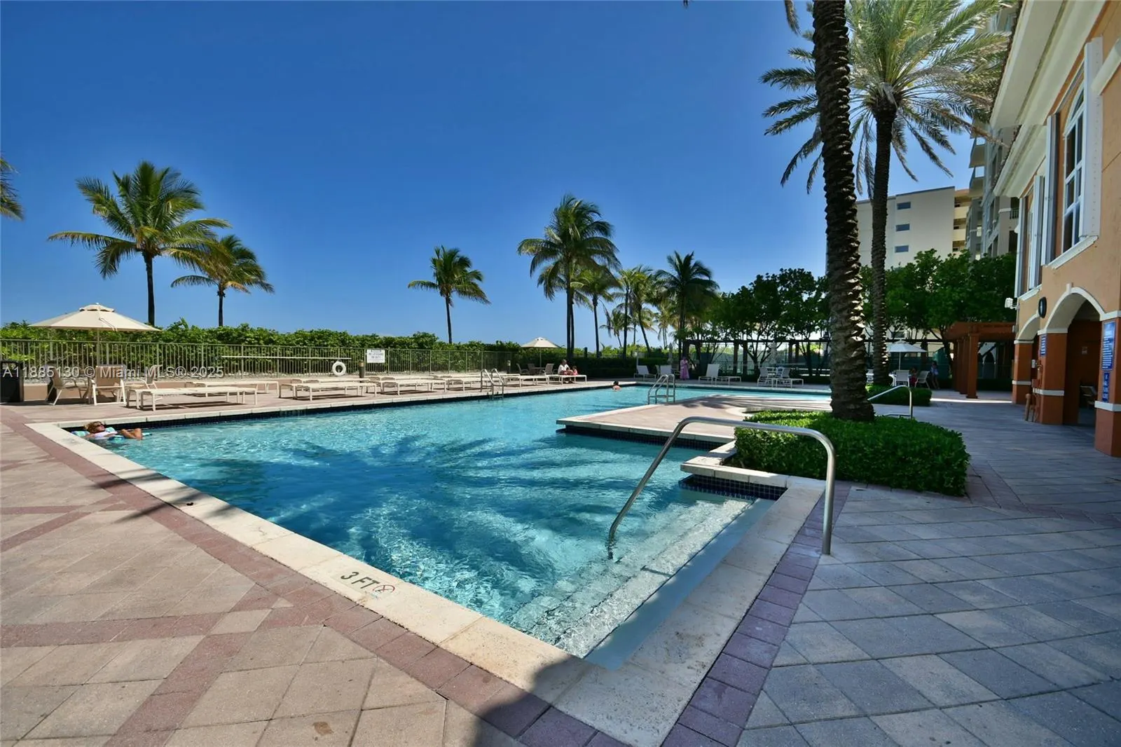 2080 S Ocean Dr, #1111