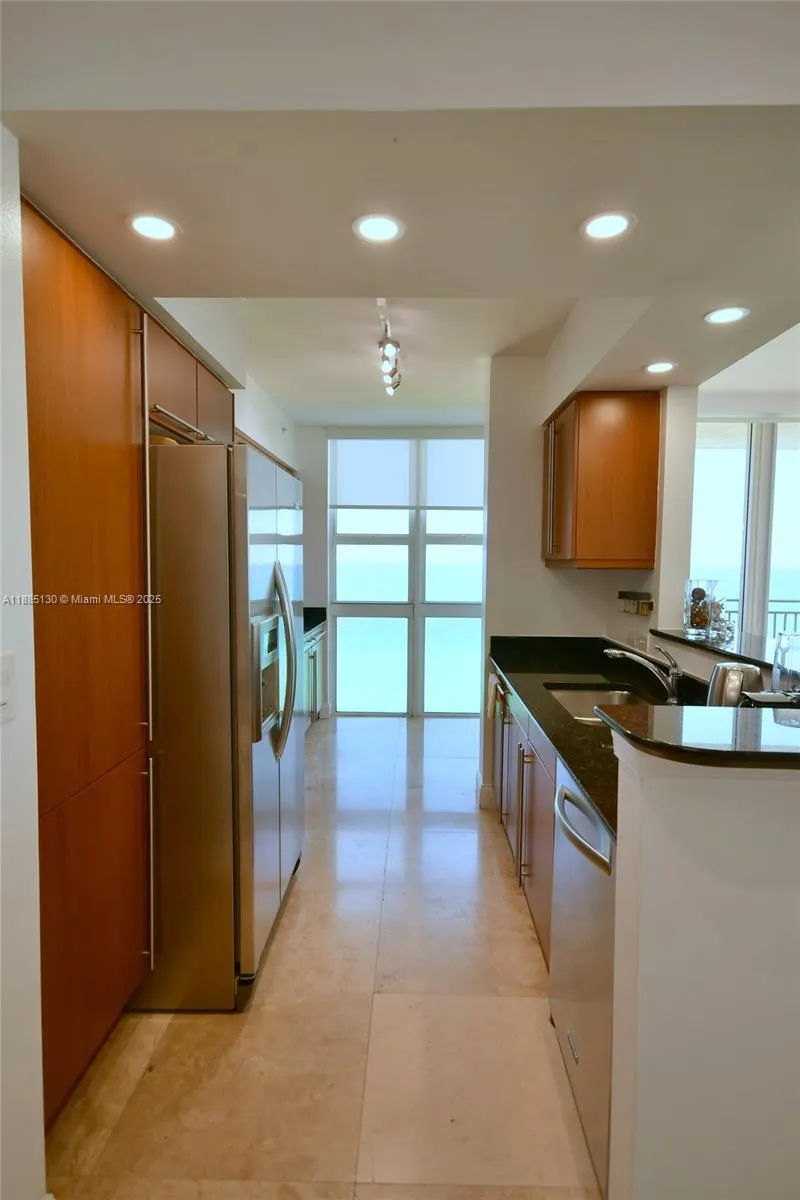 2080 S Ocean Dr, #1111