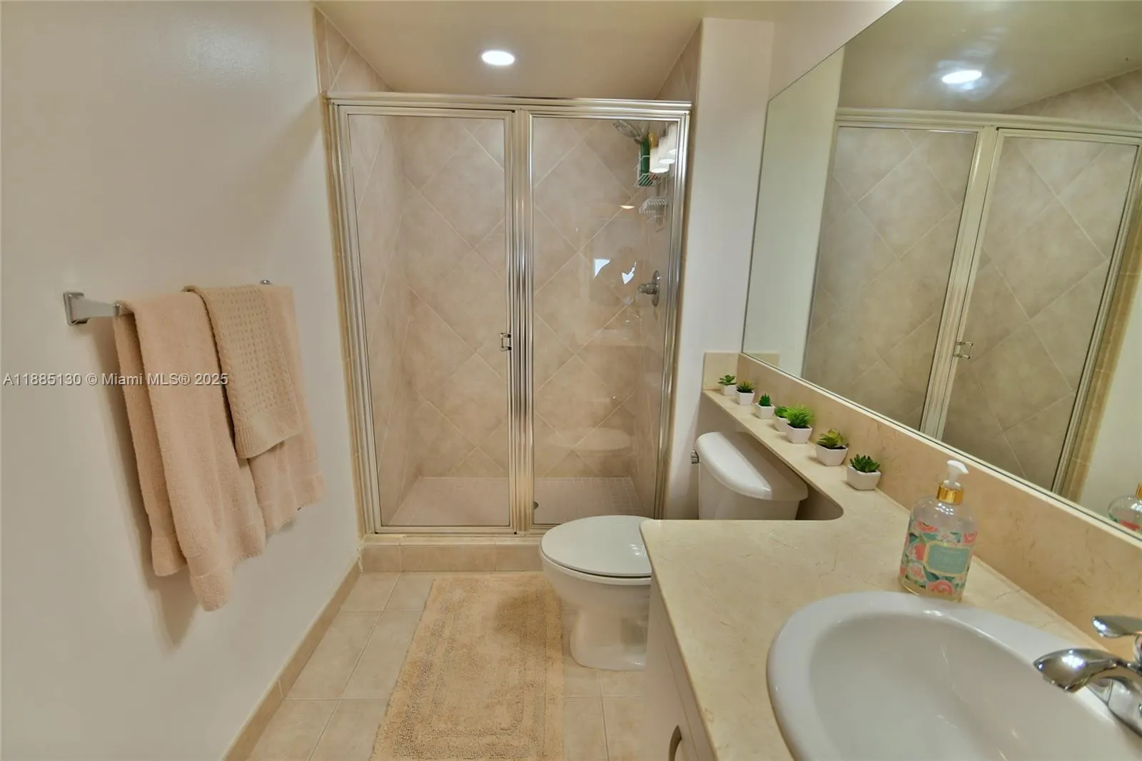 2080 S Ocean Dr, #1111