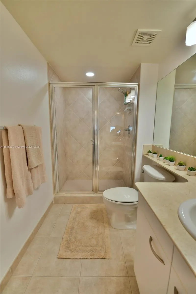 2080 S Ocean Dr, #1111