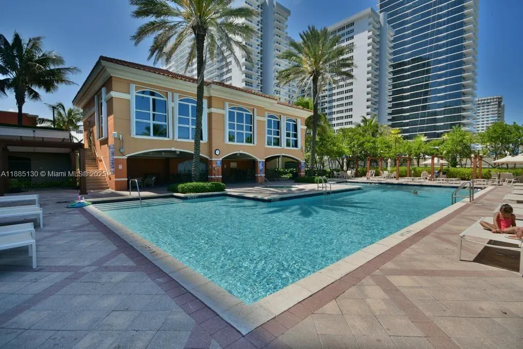 2080 S Ocean Dr, #1111