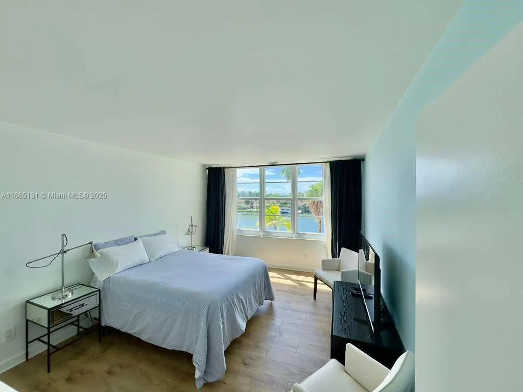 5600 Collins Ave, #5L