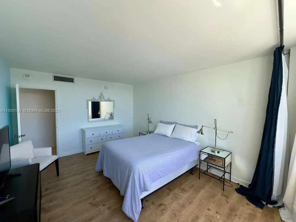 5600 Collins Ave, #5L