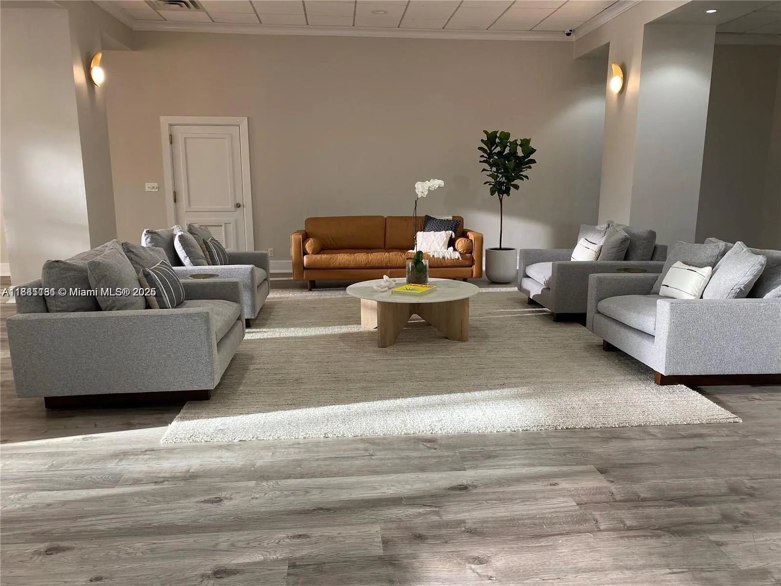 5600 Collins Ave, #5L