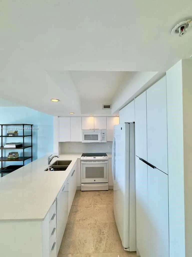 5600 Collins Ave, #5L