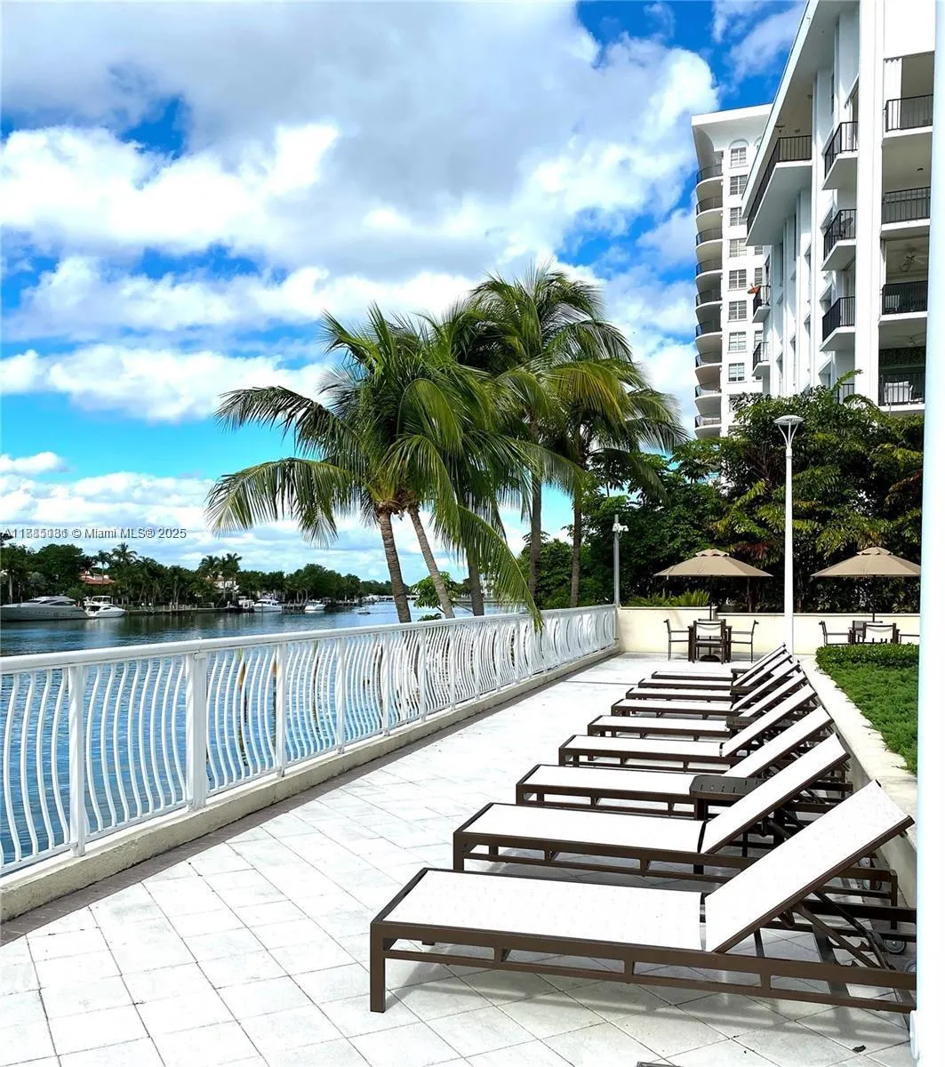 5600 Collins Ave, #5L