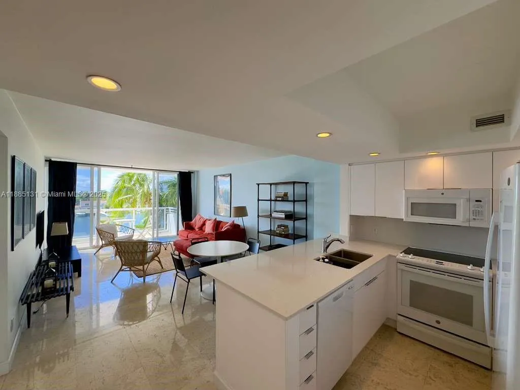 5600 Collins Ave, #5L