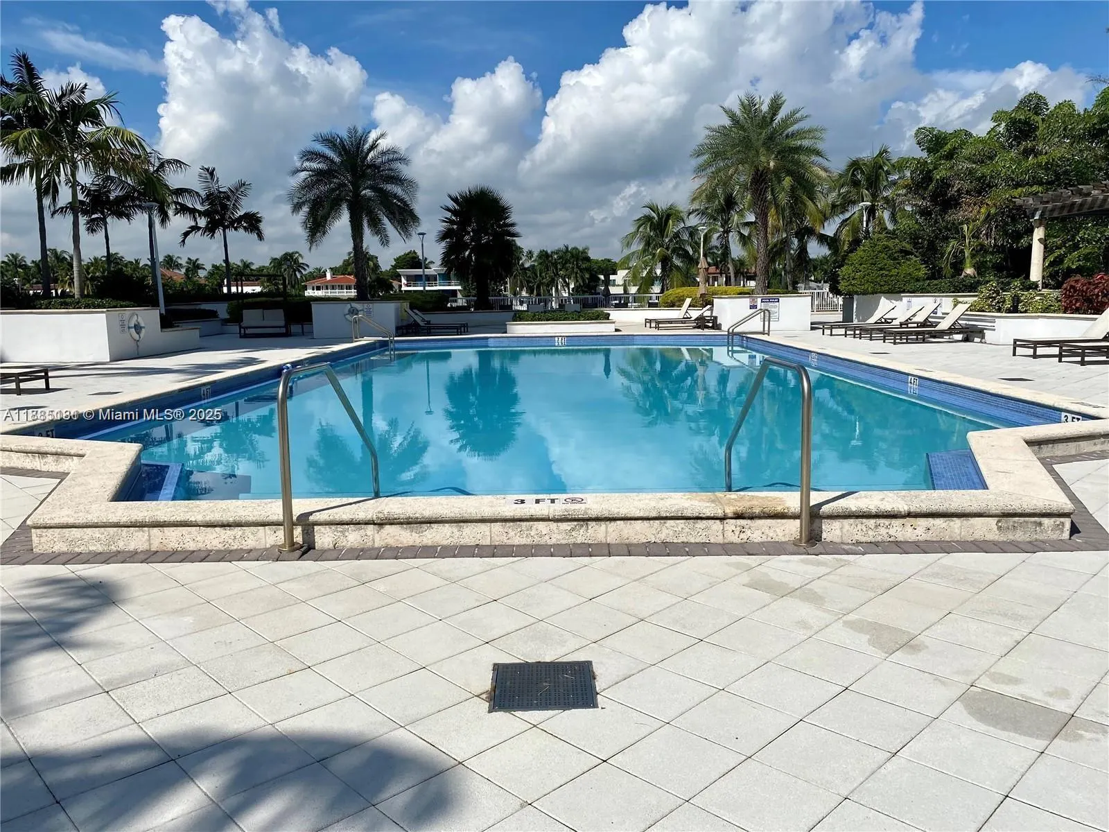 5600 Collins Ave, #5L