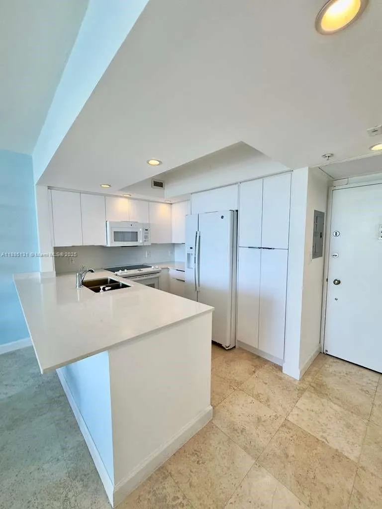 5600 Collins Ave, #5L