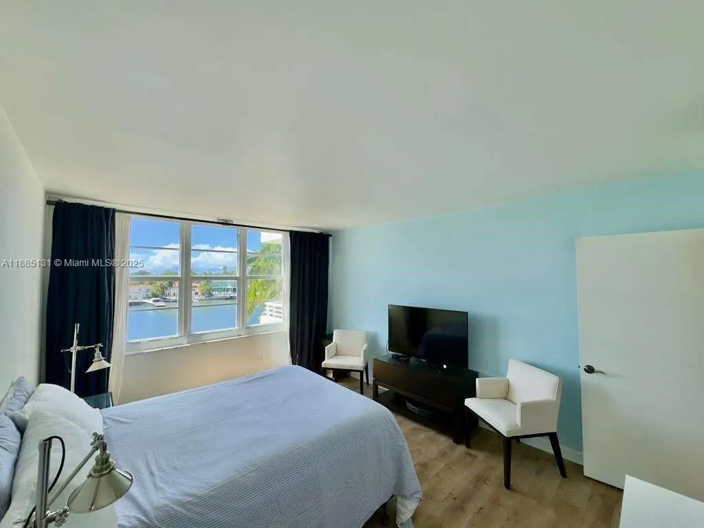 5600 Collins Ave, #5L