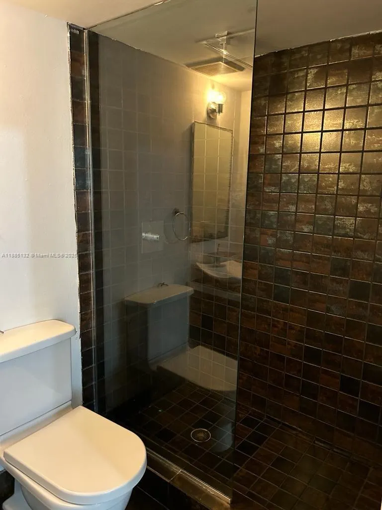 1560 Pennsylvania Ave, #211