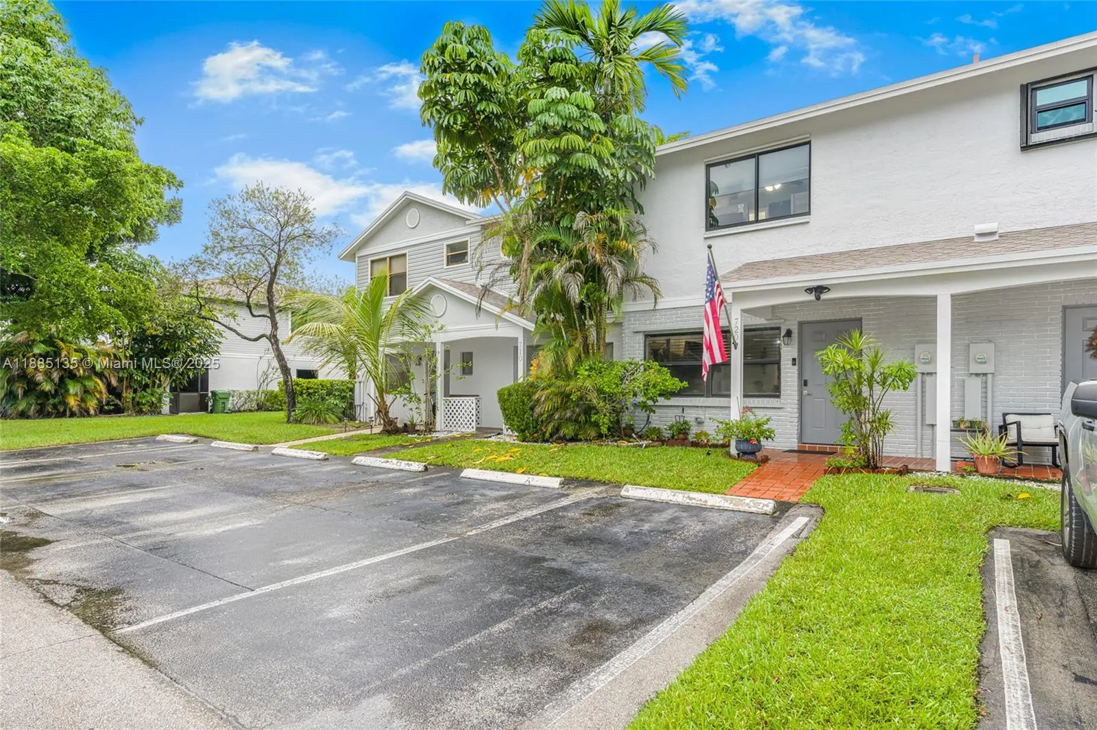 720 NW 105th Ter