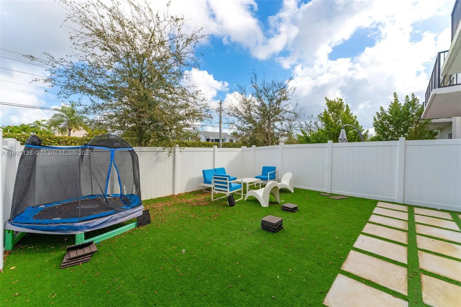 809 SE 16th Ct
