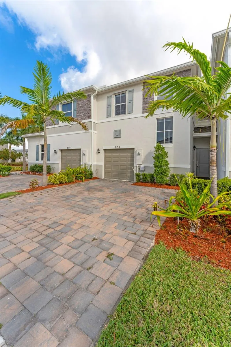 809 SE 16th Ct
