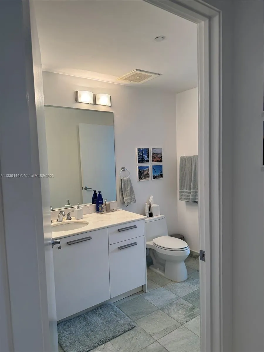 1050 Brickell Ave, #3104