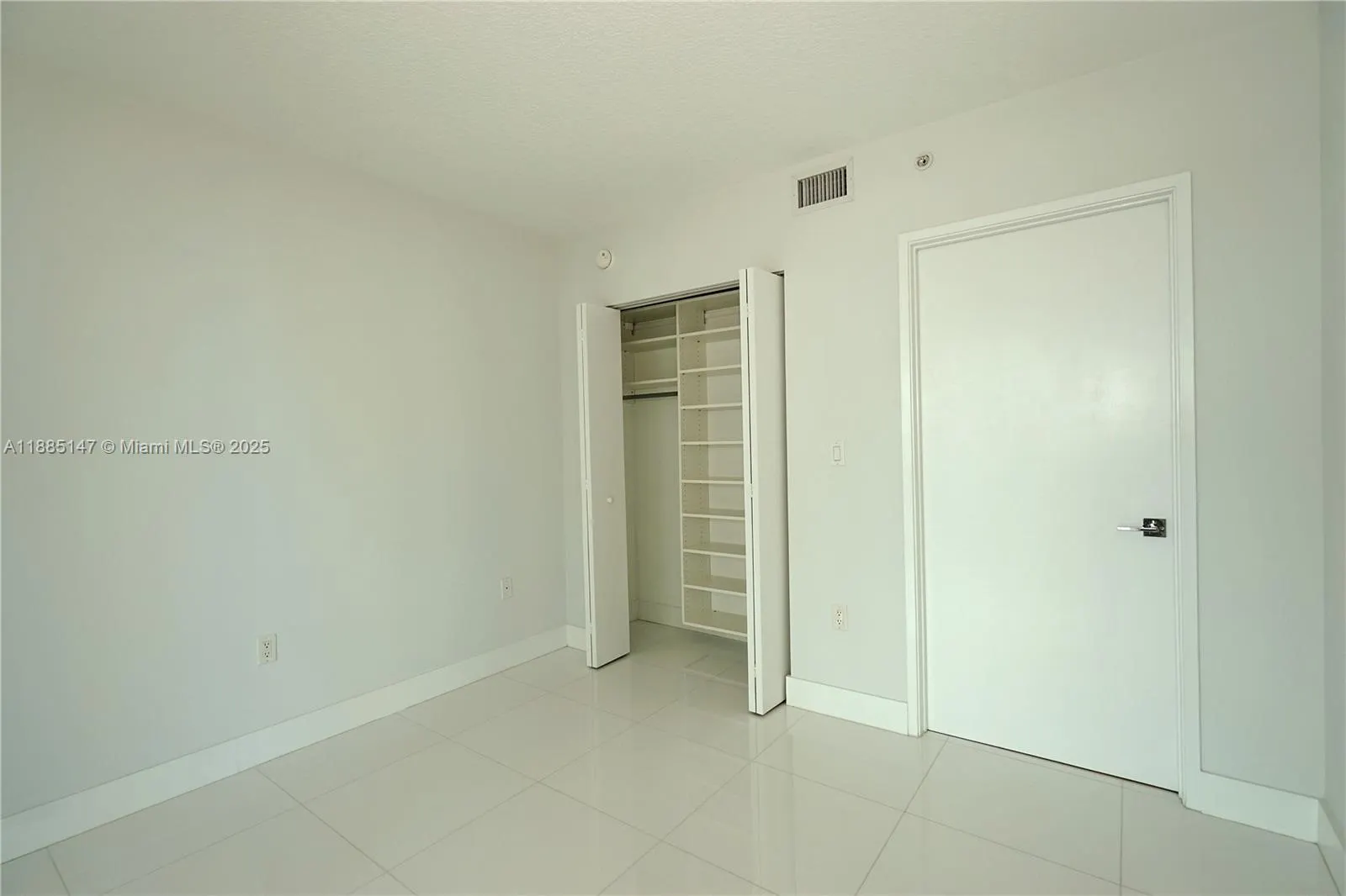 250 Sunny Isles Blvd, #3-705