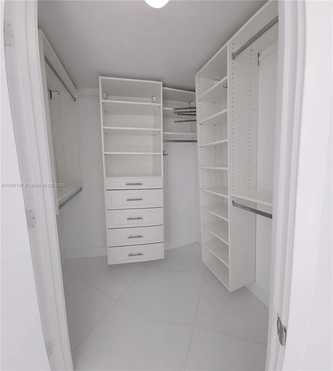 250 Sunny Isles Blvd, #3-705