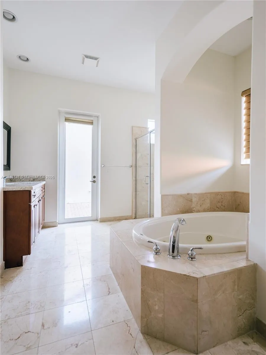 8239 NW 124th Ter