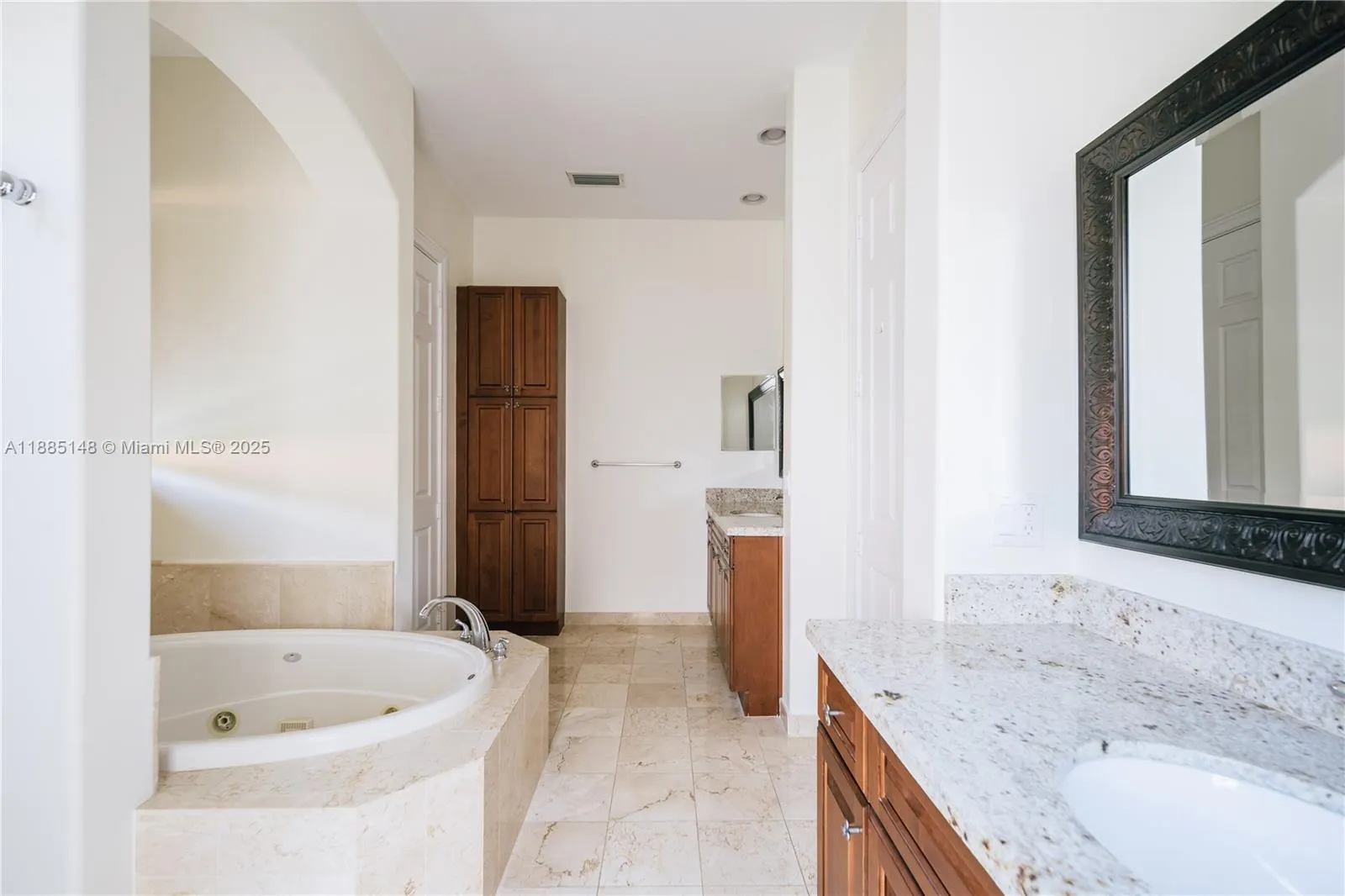 8239 NW 124th Ter