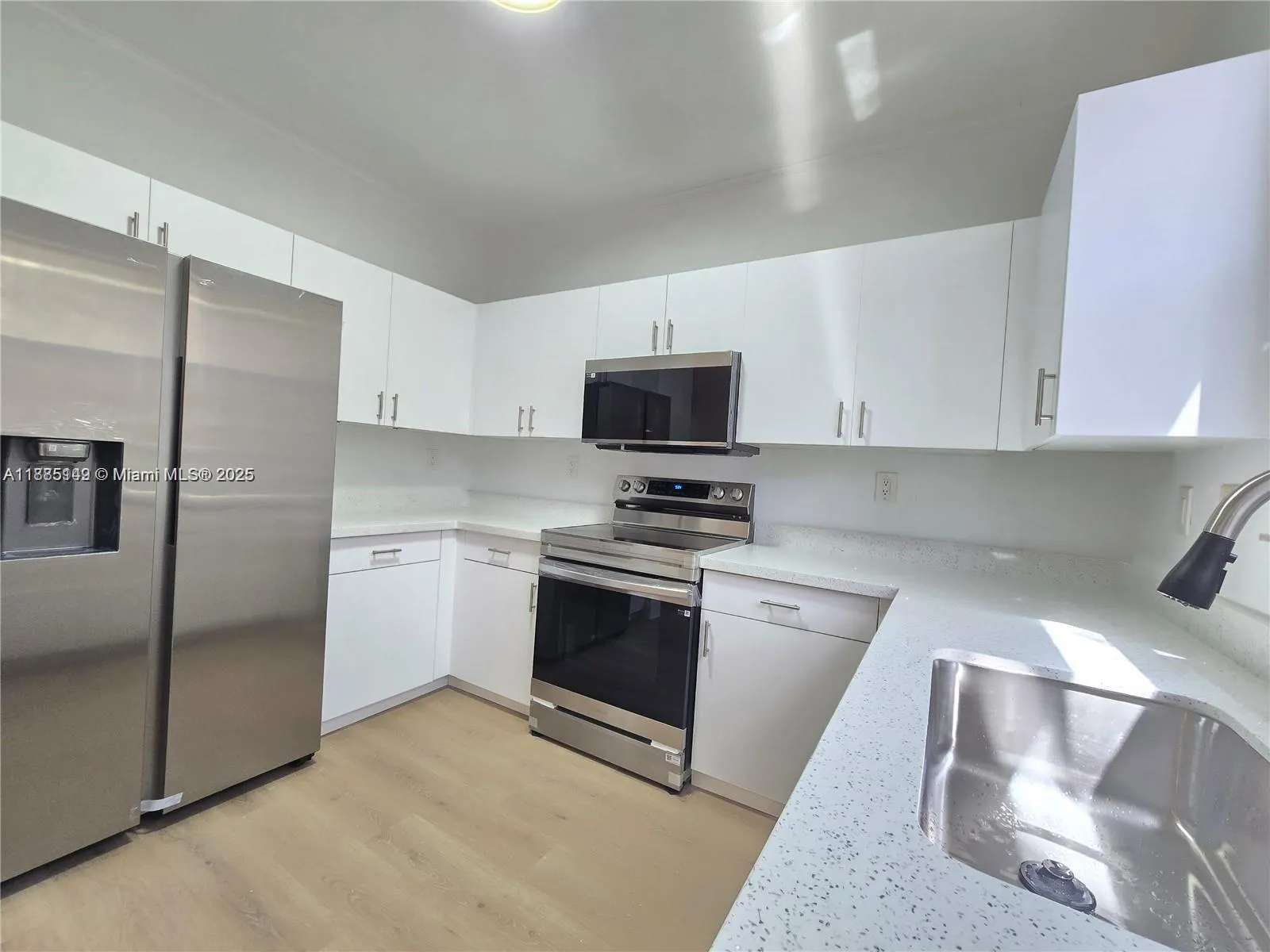 129 Riverwalk Cir, #129