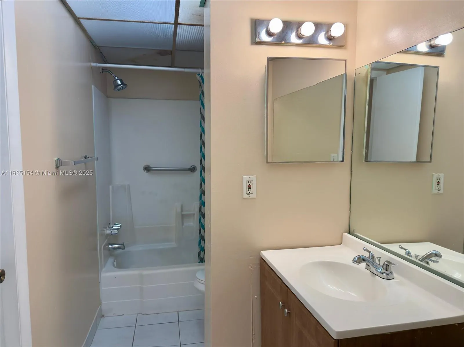 2800 NW 56th Ave, #E104