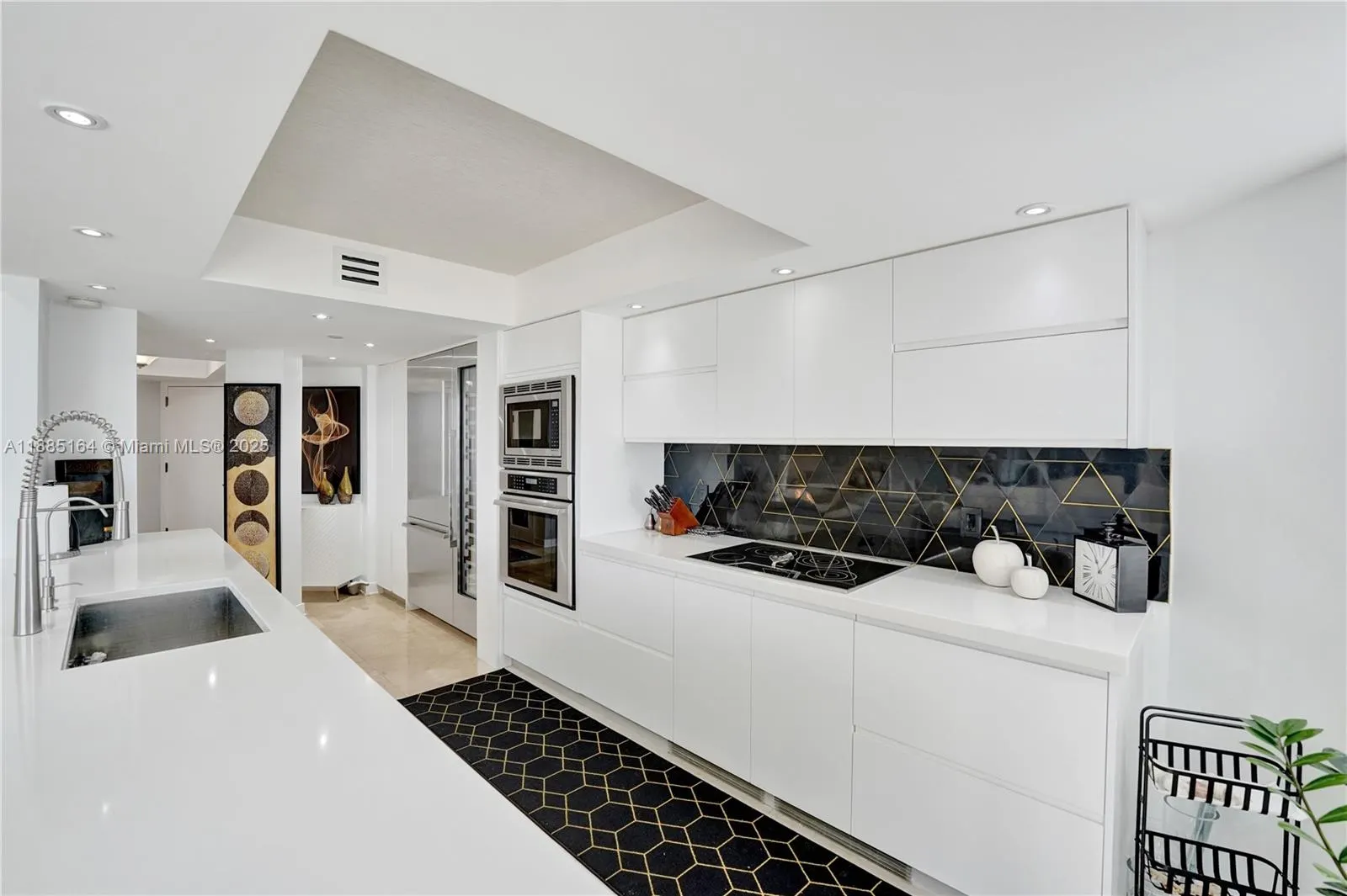 20185 E Country Club Dr, #2304