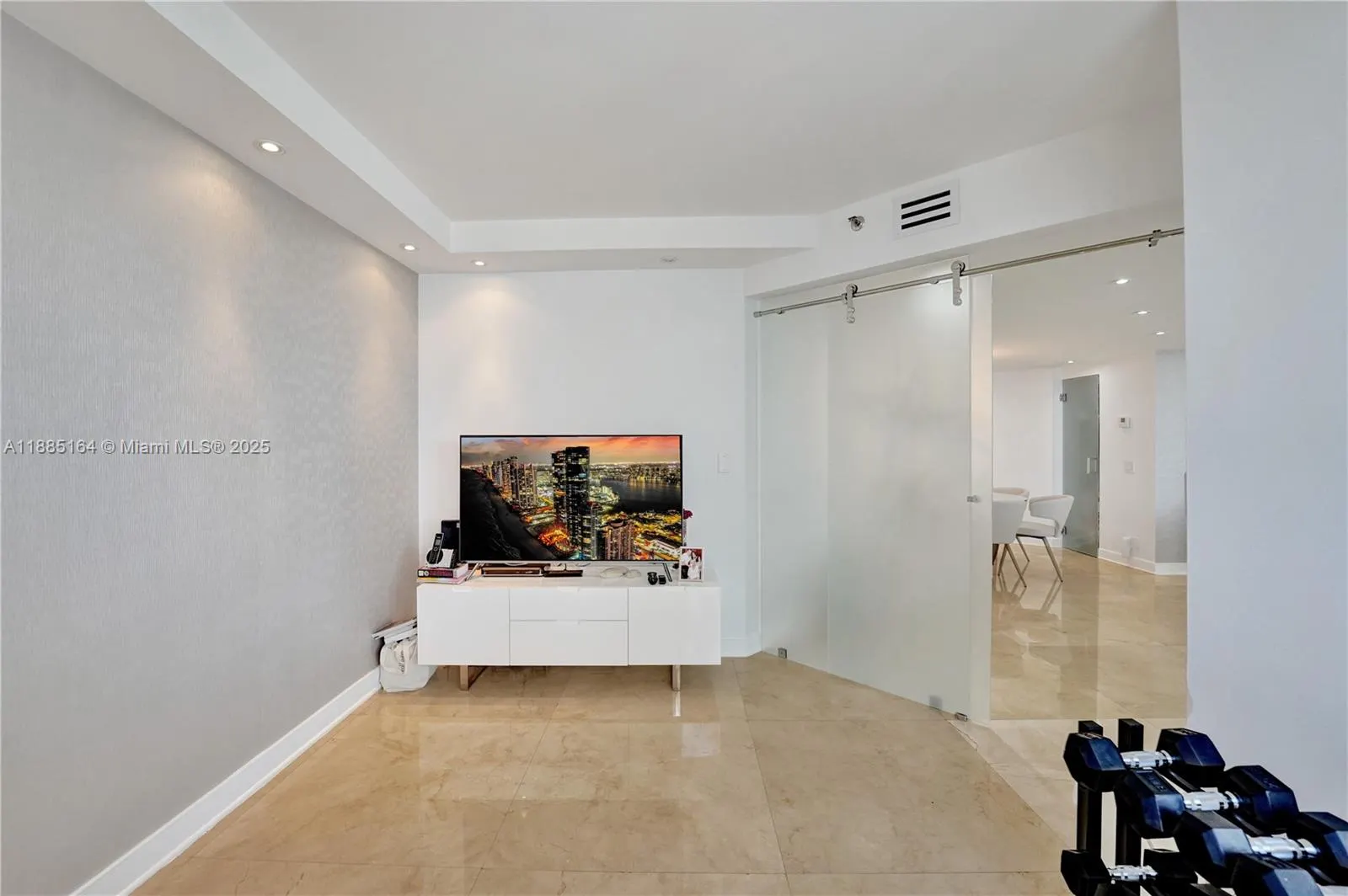20185 E Country Club Dr, #2304