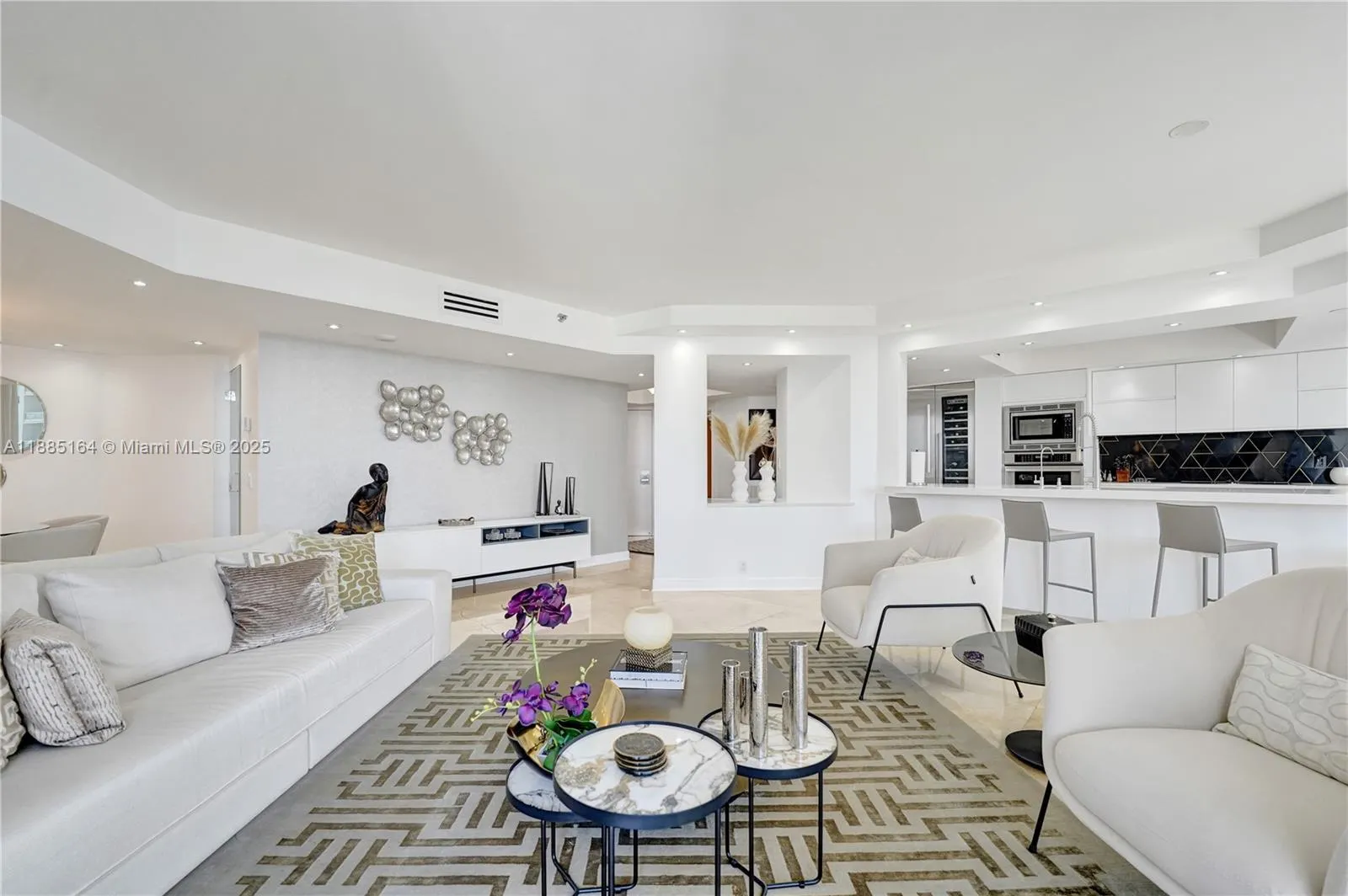 20185 E Country Club Dr, #2304