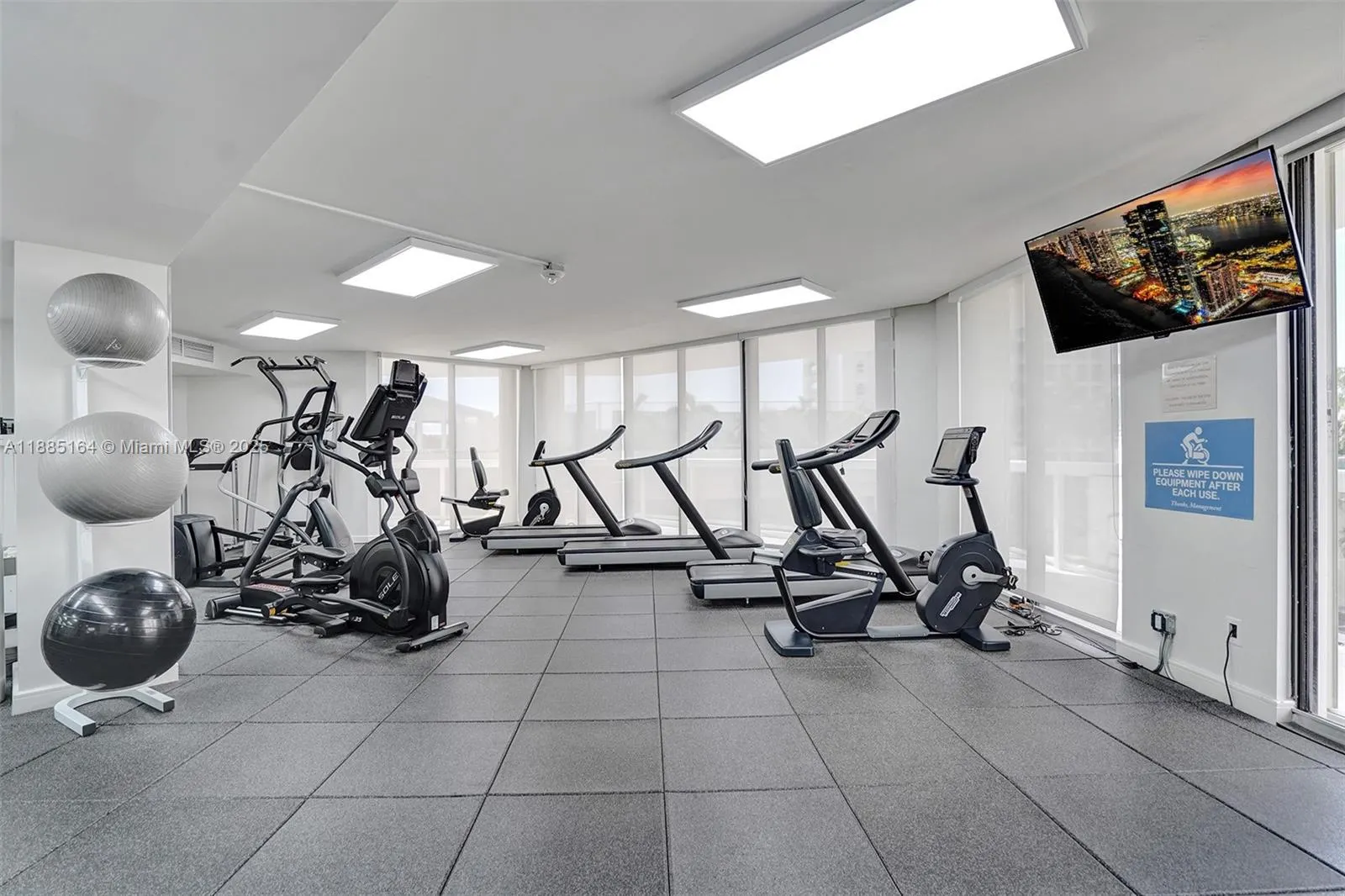20185 E Country Club Dr, #2304