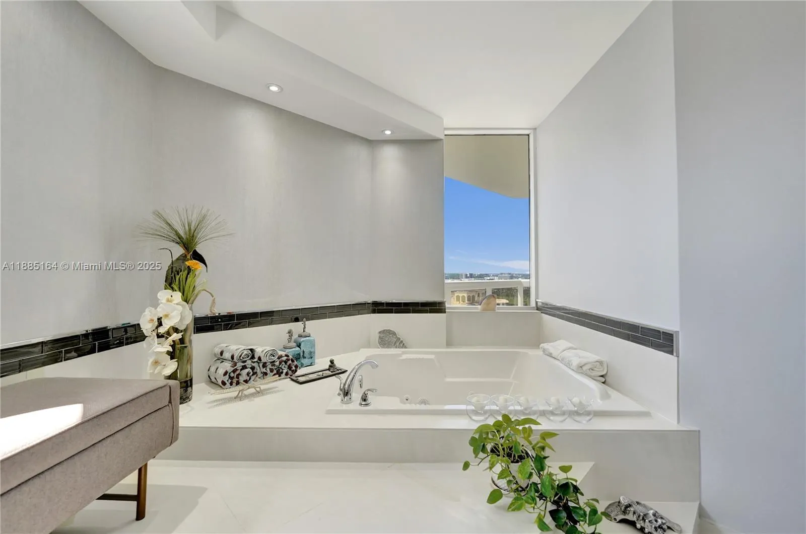 20185 E Country Club Dr, #2304