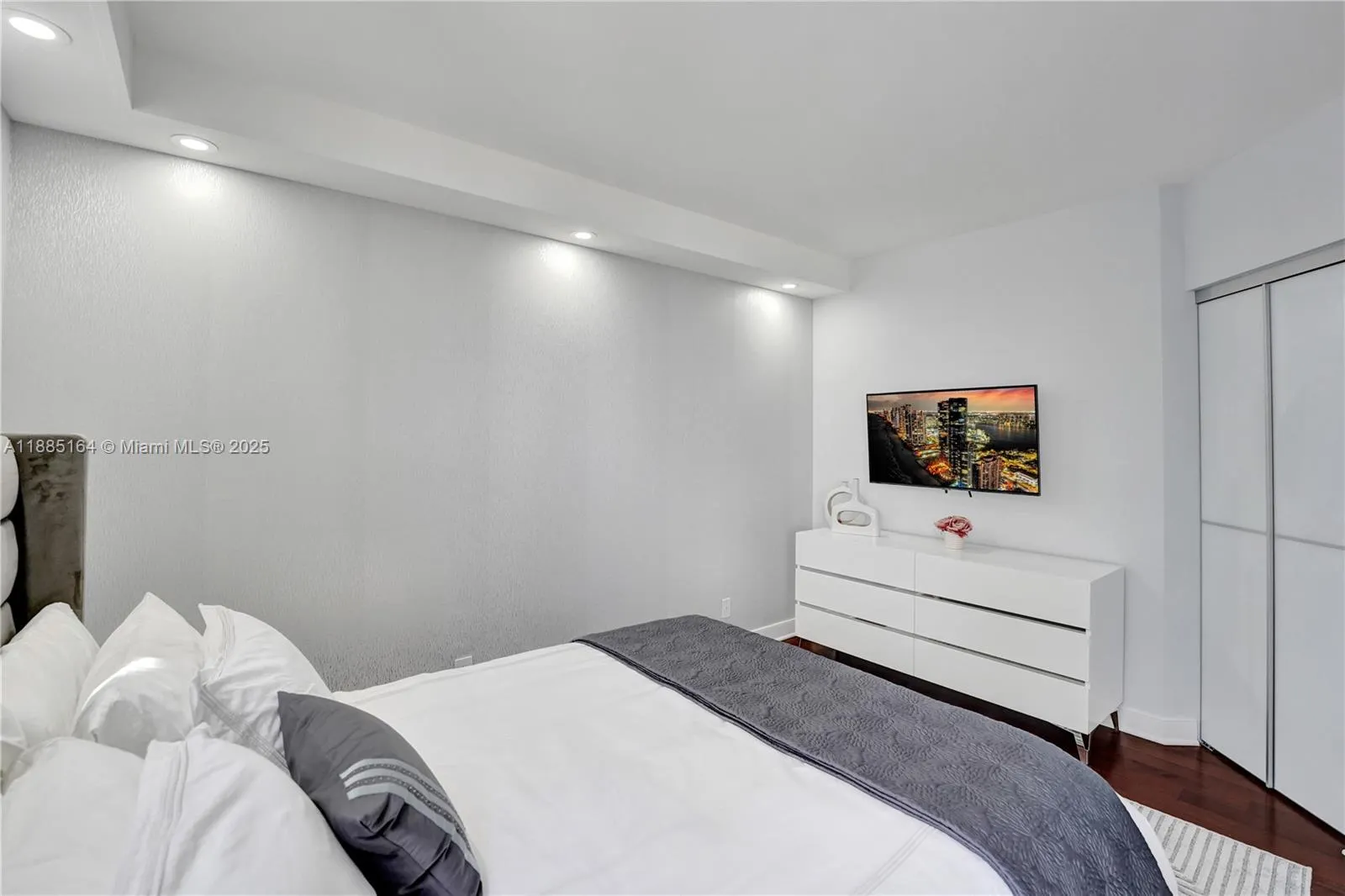 20185 E Country Club Dr, #2304